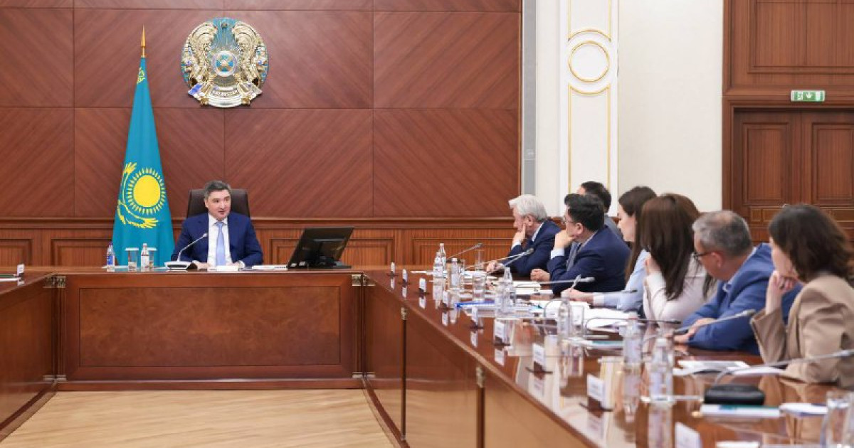 Үкімет басшысы сарапшылармен экономиканың даму мәселелерін талқылады