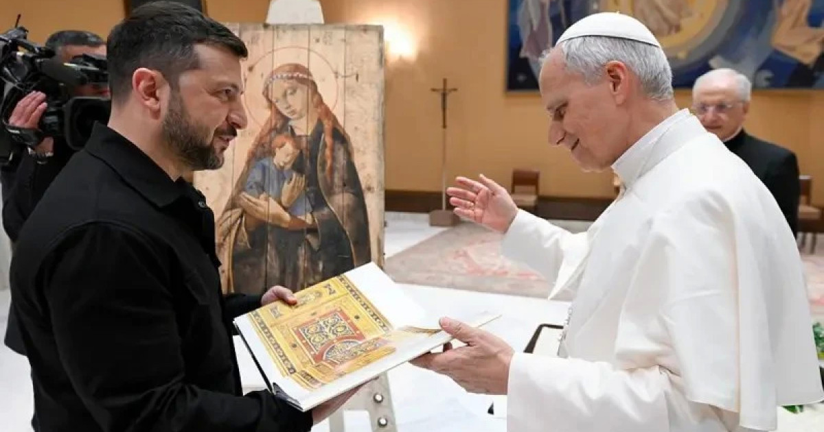 Зеленский Ватиканда жаңа Рим Папасымен кездесті