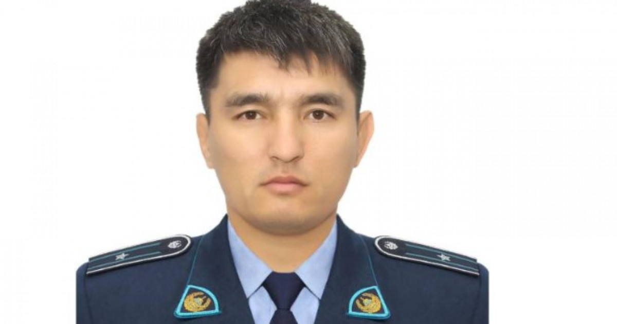 Жетісу облысында полицей өмірін қатерге тігіп, түтін басқан үйден үш баланы құтқарды