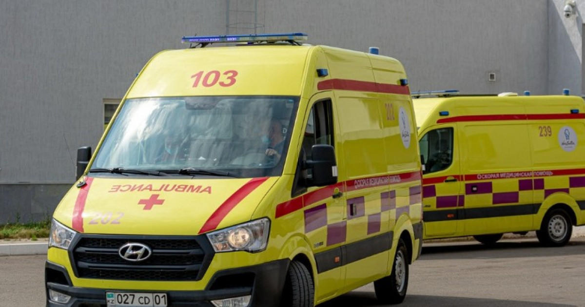 «Он адам зардап шекті»: Астанада автобус бағанаға соғылды