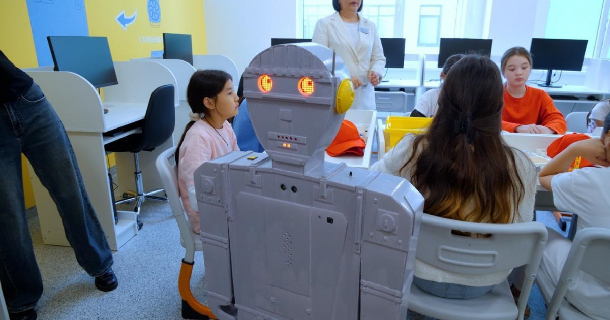 Ақылды робот: жас өнертапқыштар досы