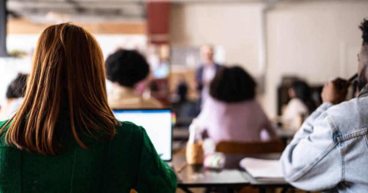 Ауыл мұғалімдеріне арнайы жасанды интеллект курстарын өткізу қажет - ІТ ағартушы