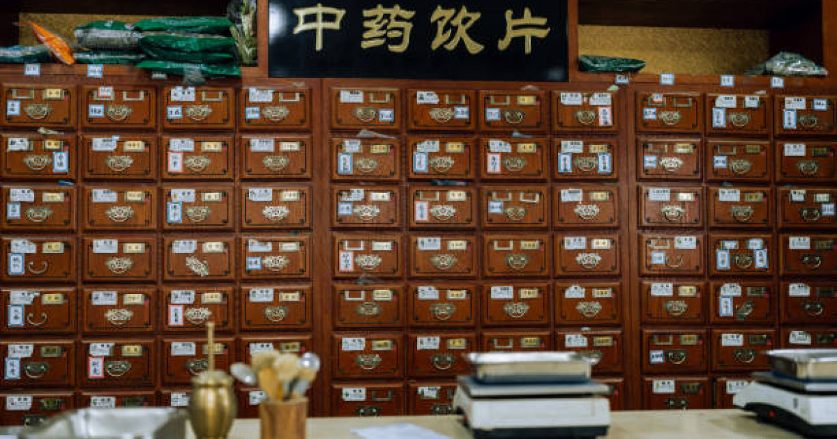 «Қазақ пен қытайдың достығын жазайын дегенмін»: Қазақ жазушысы құпия мұрағатқа қалай кіргенін айтты