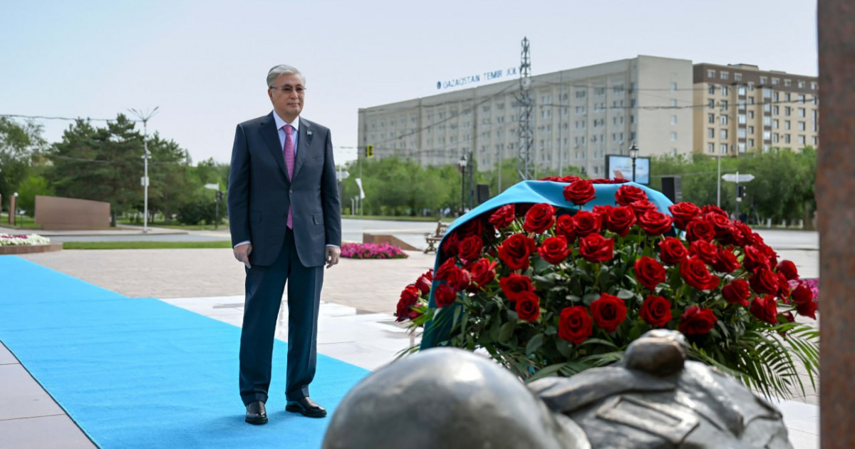 Мемлекет басшысы Әлия Молдағұлованың рухына тағзым етті