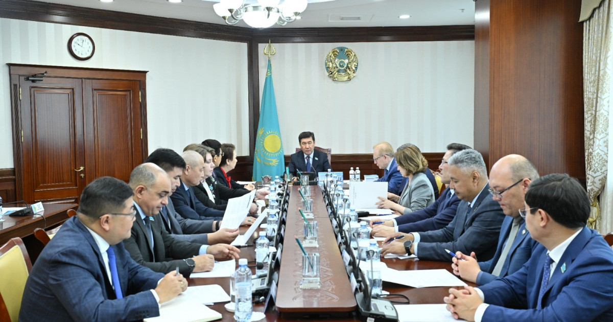 Республикалық бюджеттің атқарылуы туралы есеп береді