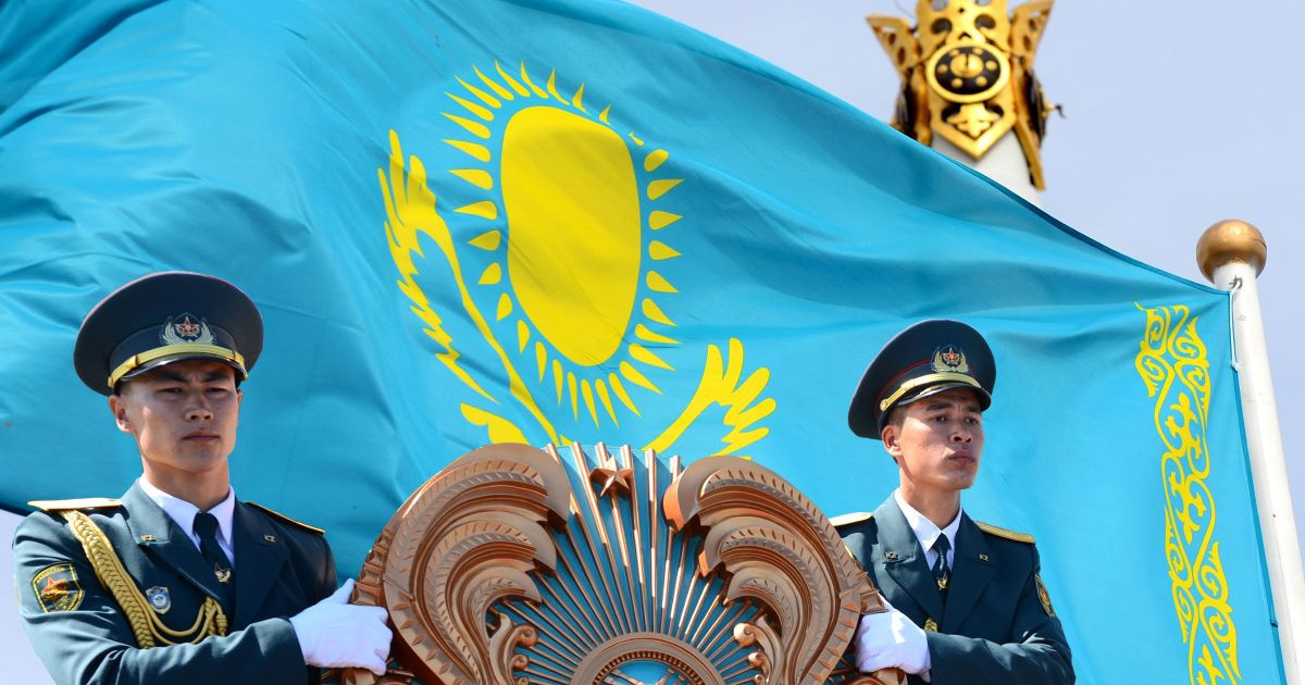 Тәуелсіздік тұмары – көк байрақ