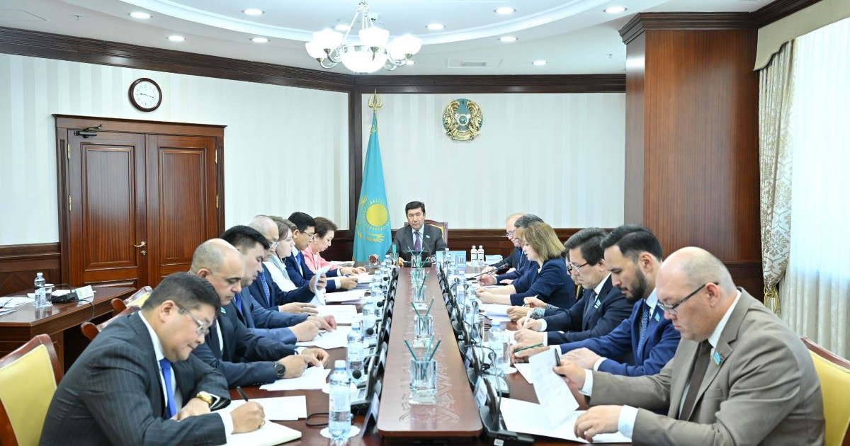 Жоғары аудиторлық палатаның есебін тыңдайды