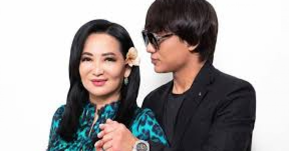 «500 мыңнан тоқтамай ақша түсіп жатыр»: Қайрат Нұртастың анасы ұлының бұдан бейхабар екенін айтты