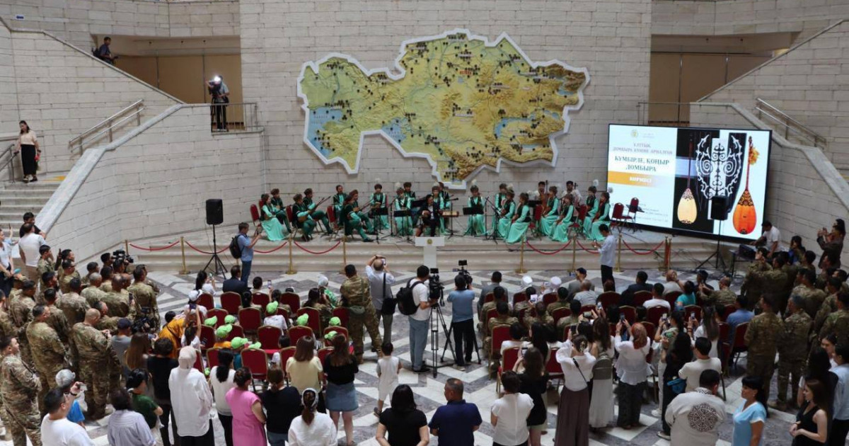 Алматыда «Күмбірле, қоңыр домбыра» атты көрме ашылды