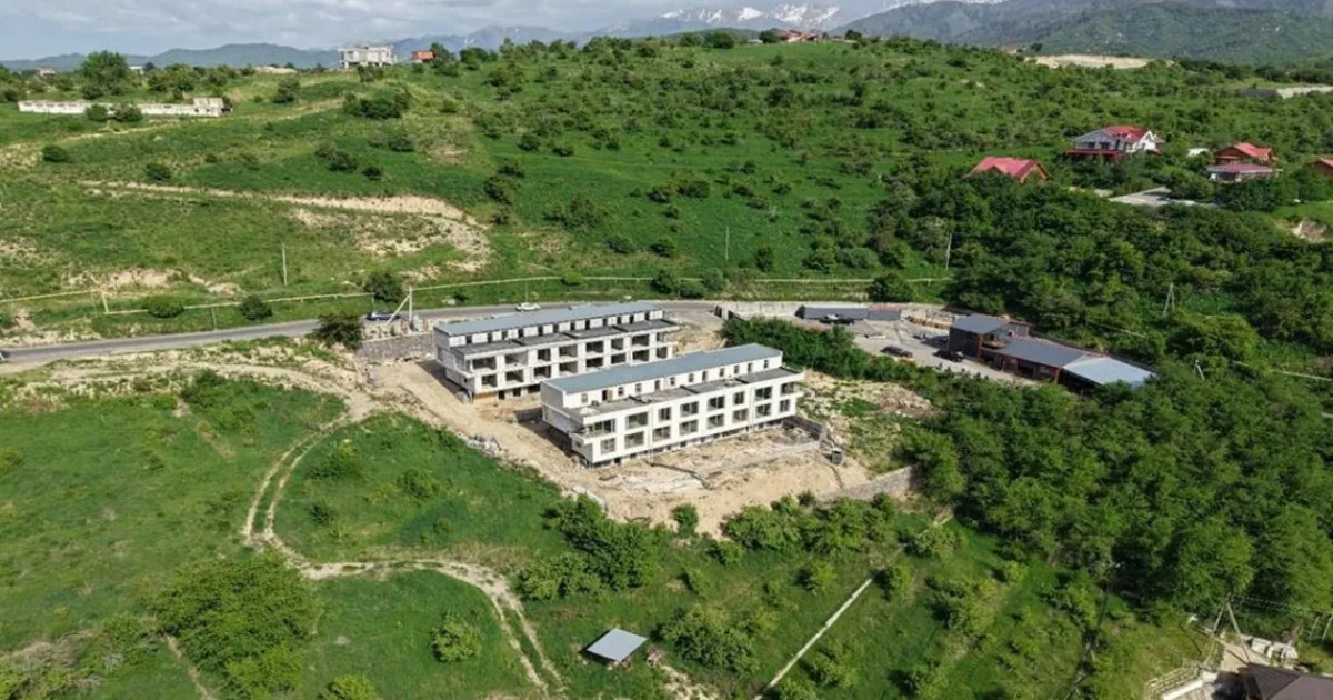 Алматының тау бөктерінде үйлер бұзылып жатыр