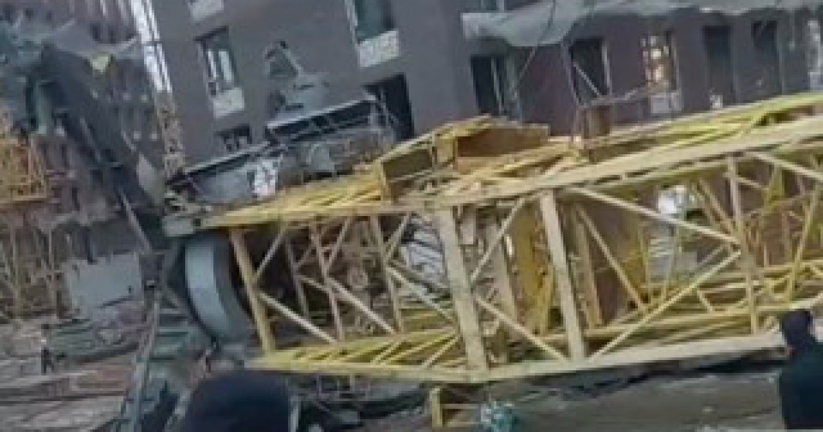 Астанада кран құлады - Полиция ресми мәлімдеме жасады