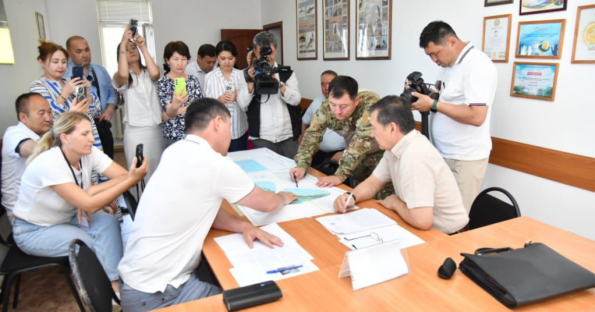 Атыраудағы өрт: басшылық «Ақжайық» резерватына неге тікұшақ сатып ала алмай отырғанын айтты