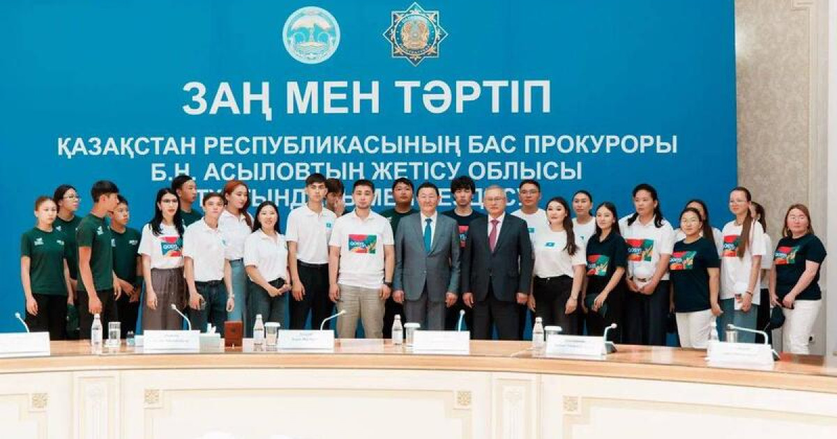 Бас прокурор Жетісу облысында мектеп салынып жатқан жерге «естелік капсуласын» орнатты