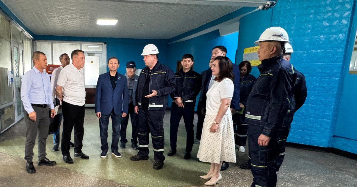 «Бізге сыйлық емес, сенімділік керек»: депутаттар Қарағанды шахтерлерімен жүздесті