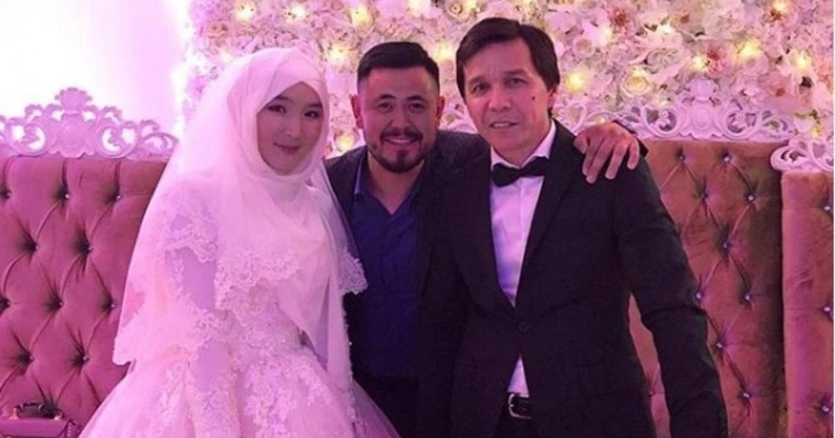 «Дұрыс болмады»: өзінен 16 жас кіші әйелін құттықтаған Абай Бегейдің басы дауға қалды