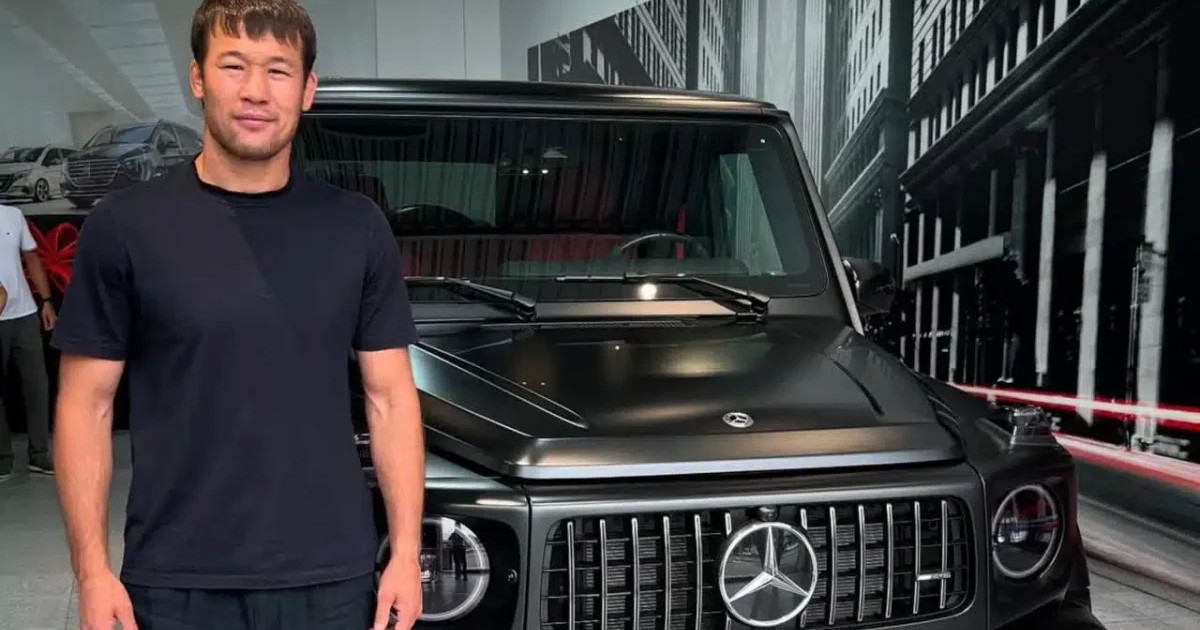 «Ешкім сені ойламайды»: Шавкат Рахмонов өзіне қымбат сыйлық жасады