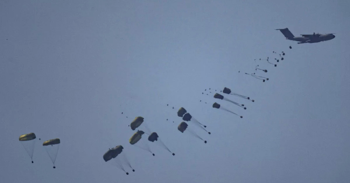 Израиль Газаға гуманитарлық көмекті парашютпен тастауға рұқсат бермек