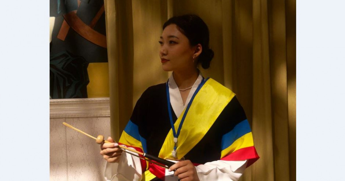 Қазақша сайраған корей қызы