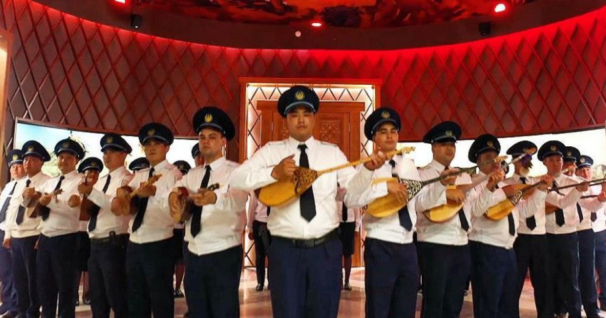 Құдірет бар домбыра ішегінде