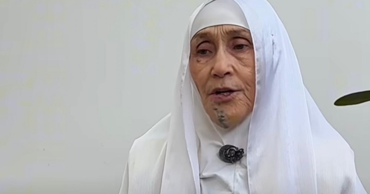 «Қыз бала 9 жастан күнәға батады»: көпшілік Иманигүл медресесінің ұстазын сынады