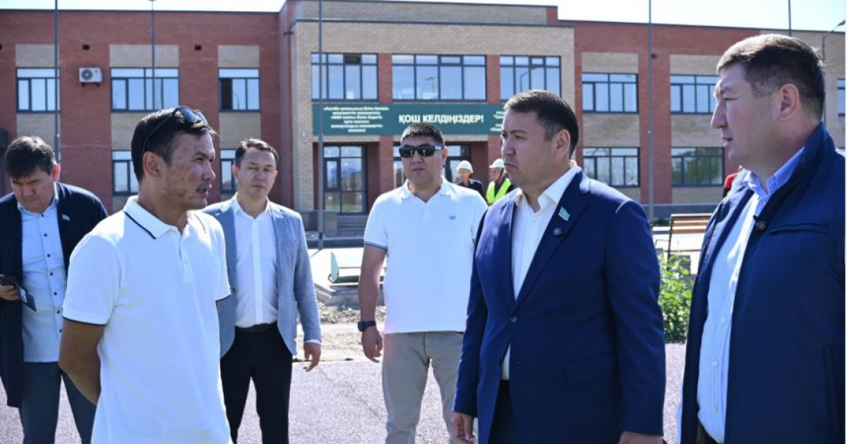 Мәжілісмен жайлы мектеп құрылысымен танысты