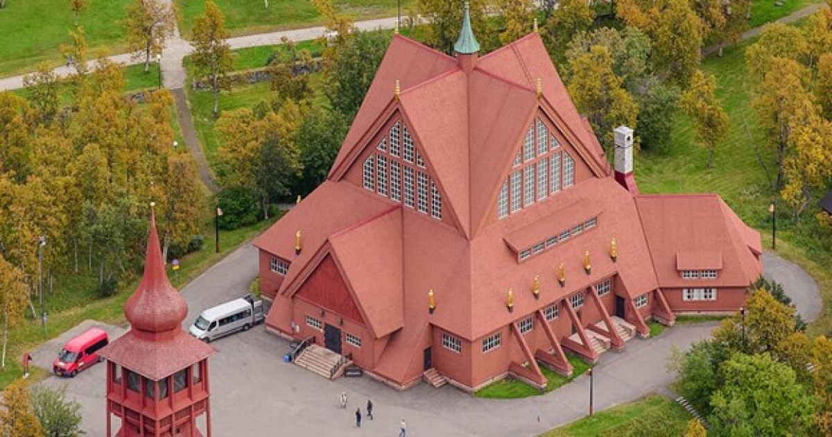 700 тонналық шіркеуді көтеріп, 5 километр жерге көшірді