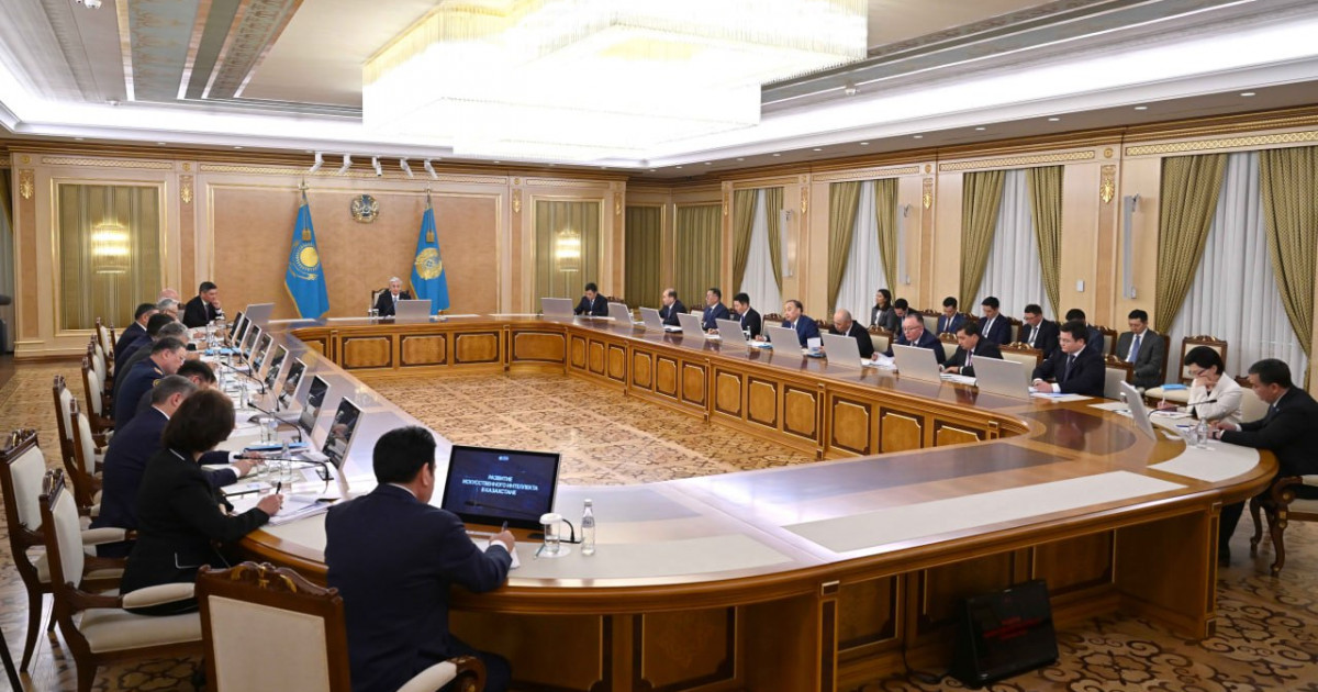 Қасым-Жомарт Тоқаев: Жасанды интеллектіні қолданып, қандай қызметтерді толық өзгертуге болатынын айқындап алуымыз керек