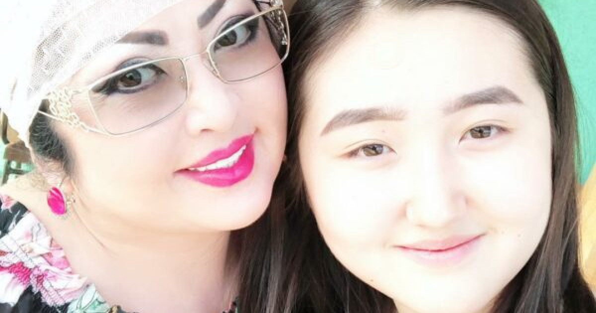 «Дауысы өте әдемі екен!»: Мақпал Жүнісованың қызы ән айтып, жұртты сүйсінтті