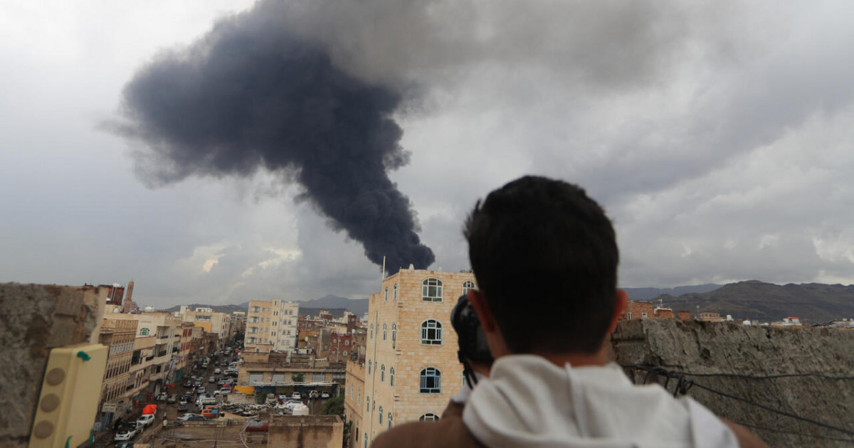 Израиль Йемен астанасында хуситтердің әскери нысандарына соққы жасады