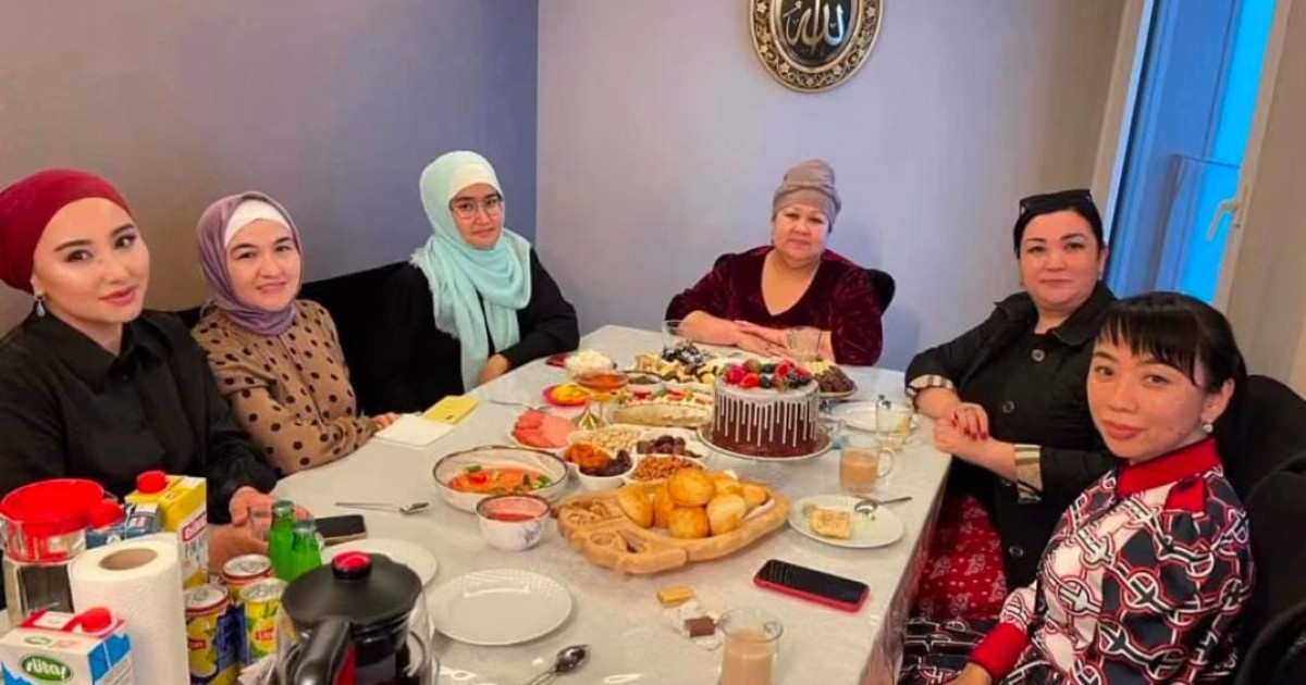 «Ләззат Ахатова мен Жанқош Тұрардың құпия келісімі»: Әнару Құрманәлі өз адвокатын желіде сынға алды