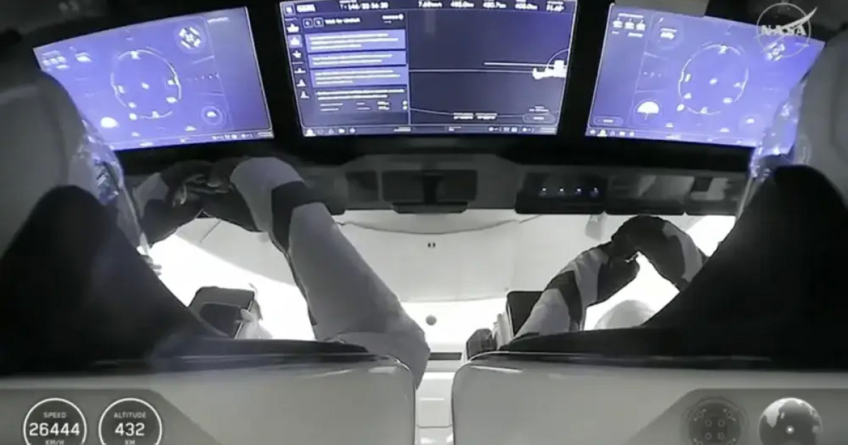 NASA ғарышкерлері бес айдан кейін Жерге оралды