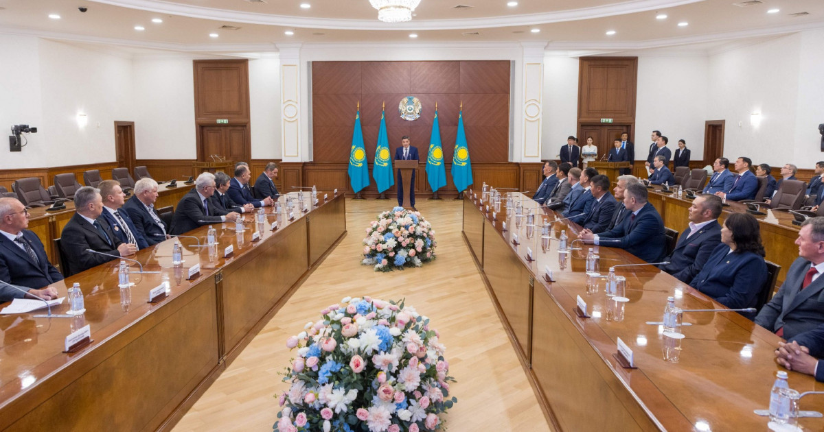 Президенттің атынан Шахтер күні қарсаңында сала мамандары мен ардагерлеріне мемлекеттік наградалар табыс етілді