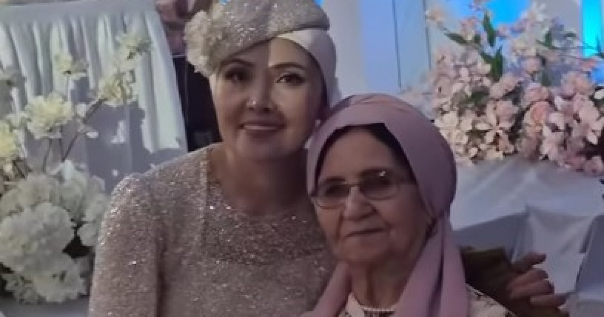 Сәкен Майғазиевтің әйелі Зейнеп Ахметоваға ерекше сыйлық берді (видео)