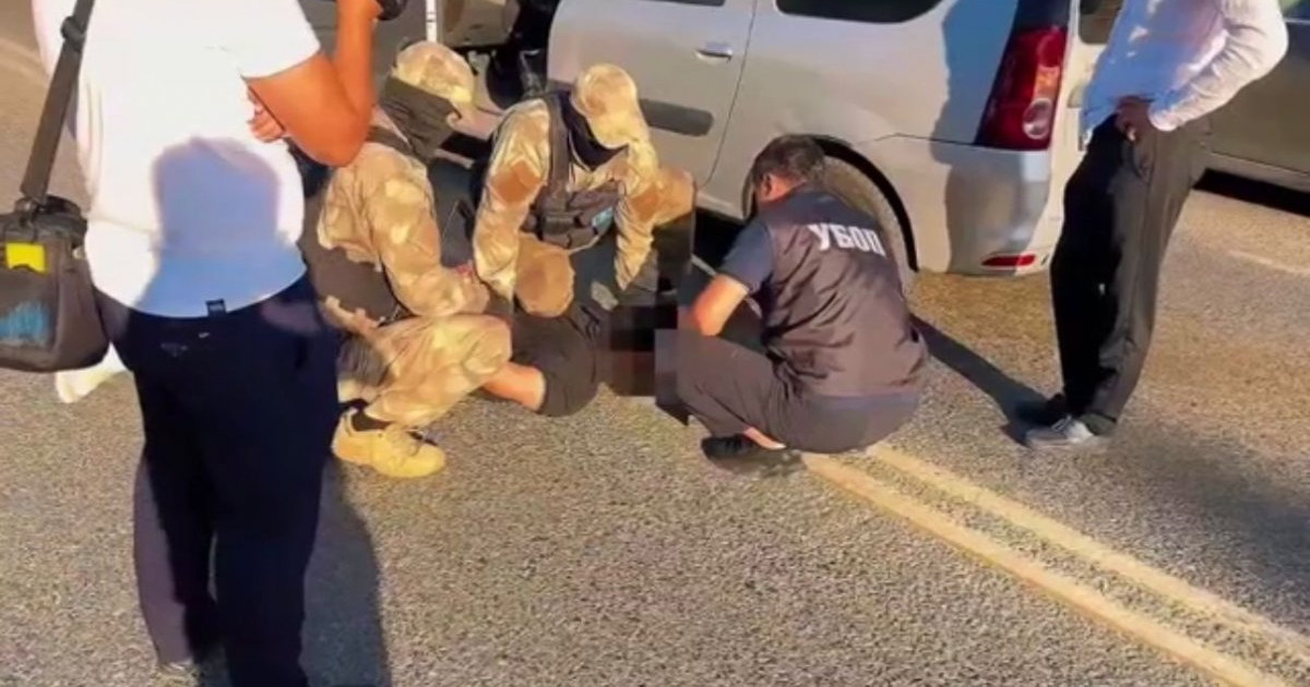 «Суреттеріңді жариялаймын»: оралдық жігіт сүйіктісін бопсалап, 9 миллион теңге алған