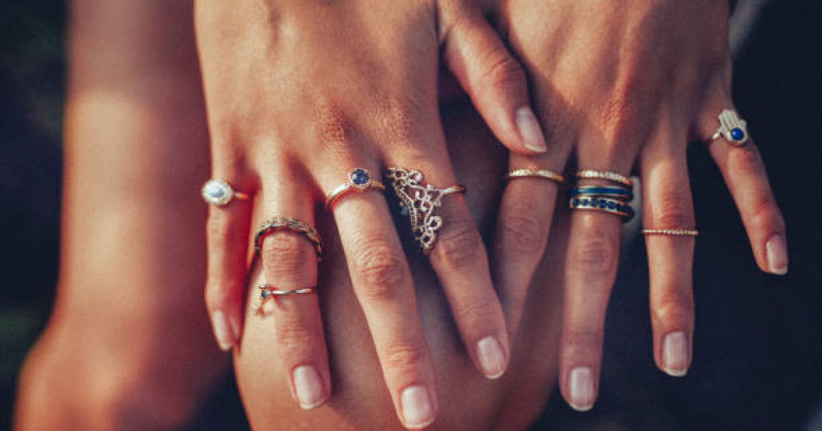 Тамақ адал болу үшін әйел адамның қолында жүзік болуы керек пе?