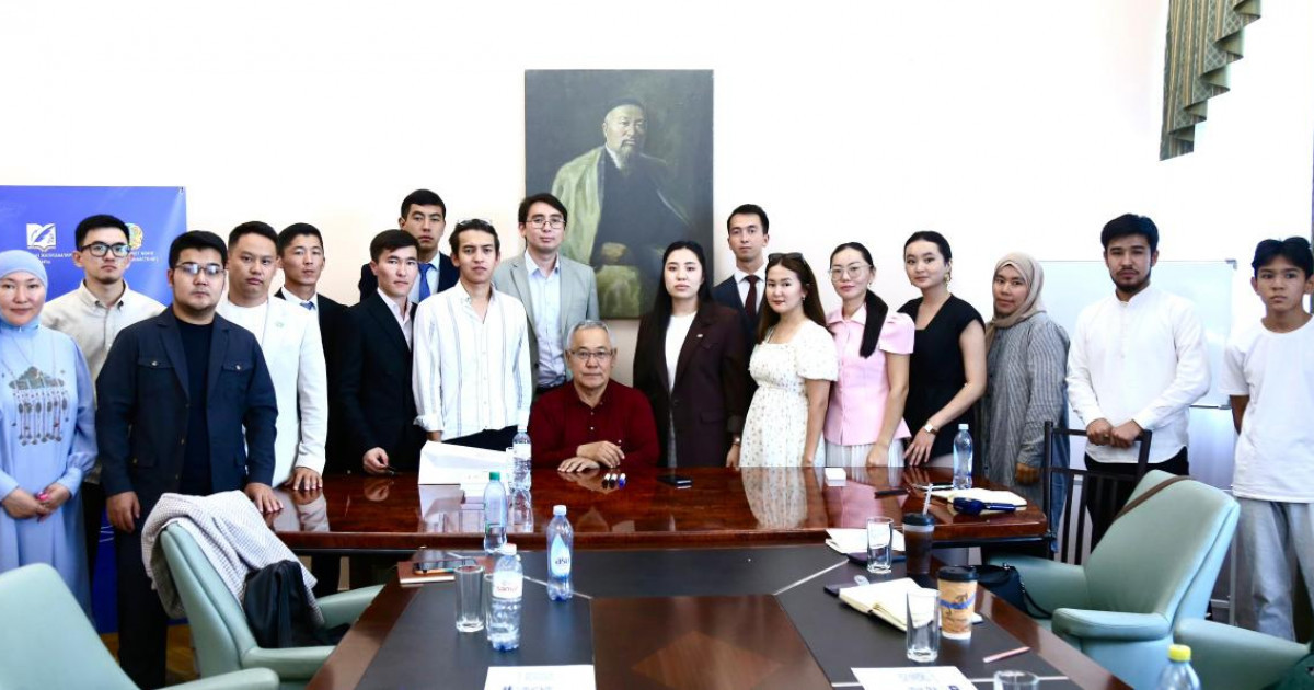 Жас қаламгерлерге арналған әдеби шеберлік мектебі өз жұмысын бастады