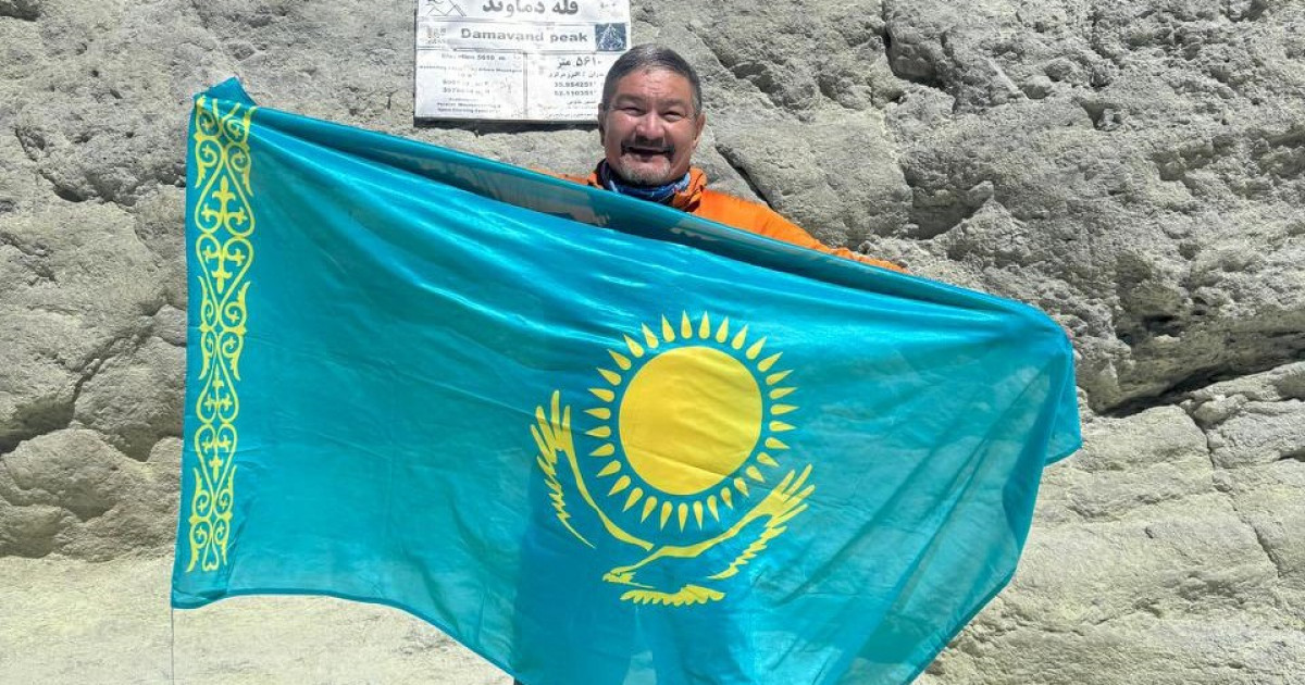 Альпинист Ғалымжан Құспанов Азияның ең биік жанартауын бағындырып, Қазақстанның Туын желбіретті