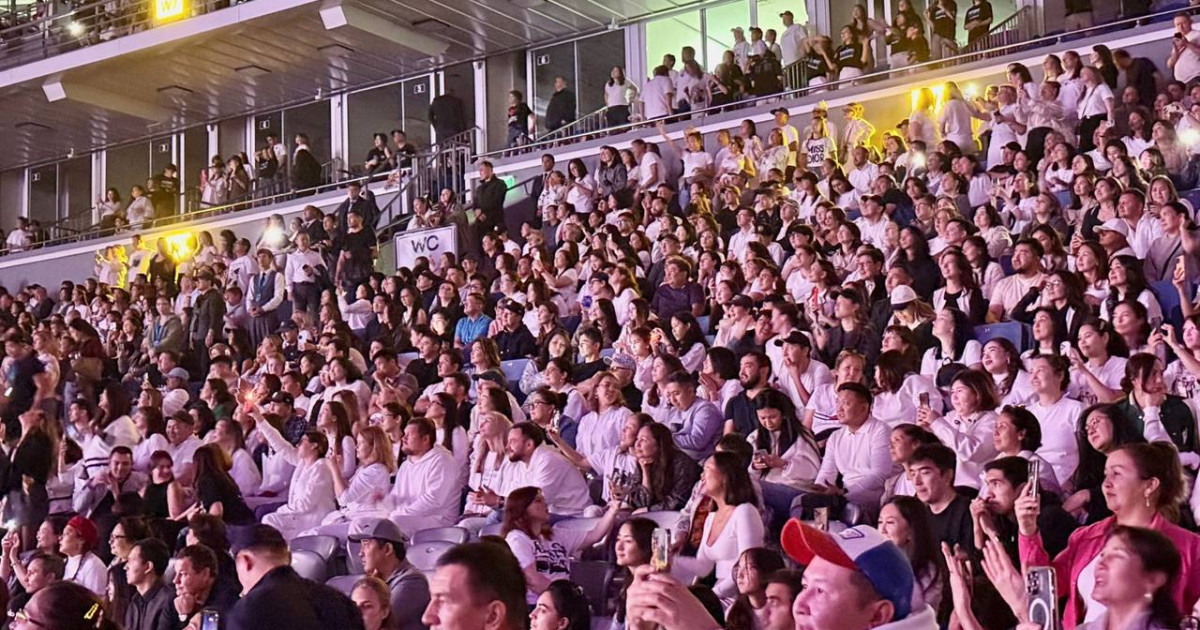 Астанада Backstreet Boys концертіне келген көрермен жұртты таңғалдырды