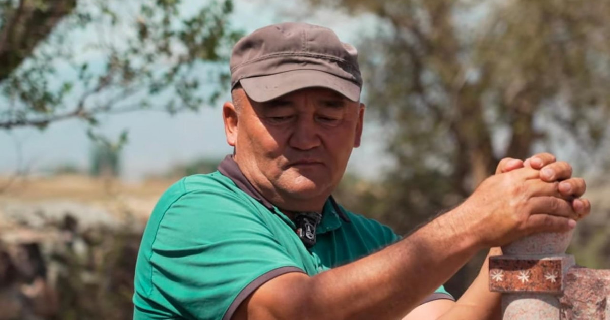 «Басынан темірмен ұрып, қол-аяғын байлады»: Жаркенттегі капитанның әкесі ұлын неге өлтіргенін айтты (видео)