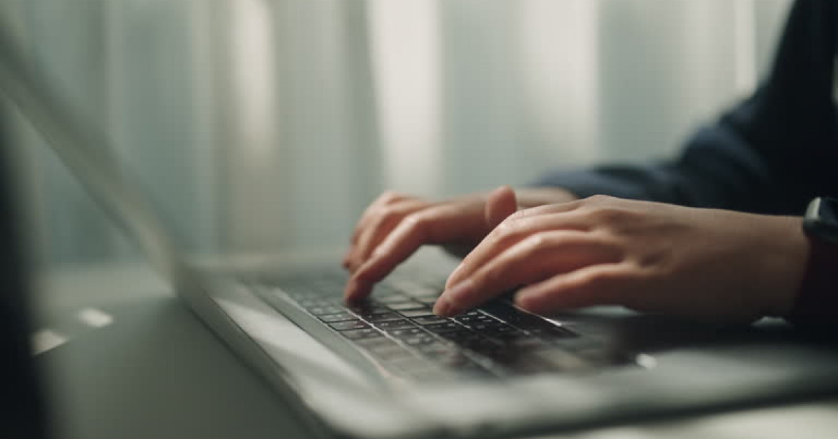 Екі жерде қатар жұмыс істеуге кімдерге тыйым салынған?