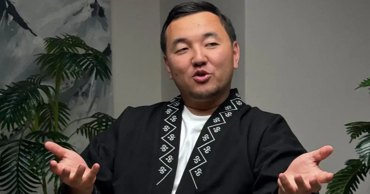 «Эстрада жұлдыздарын көріп, көңілім қалды...»: танымал ақын тойда болған жағдайды айтып берді