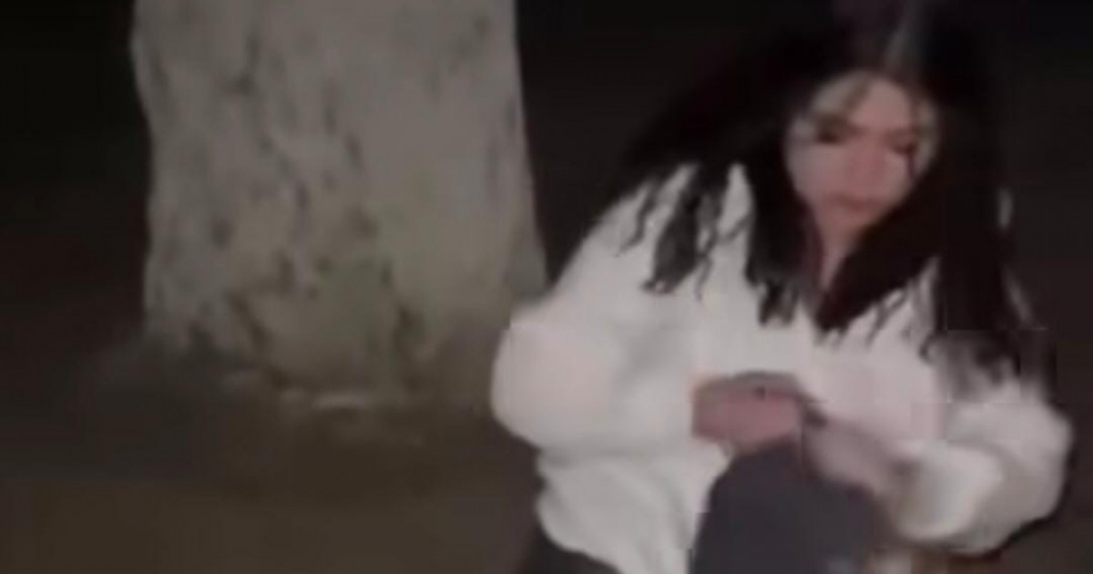 «Қалғандары видеоға түсірген»: Атырауда жап-жас қыздар төбелесіп, әлсізін қан-жоса қылып ұрды