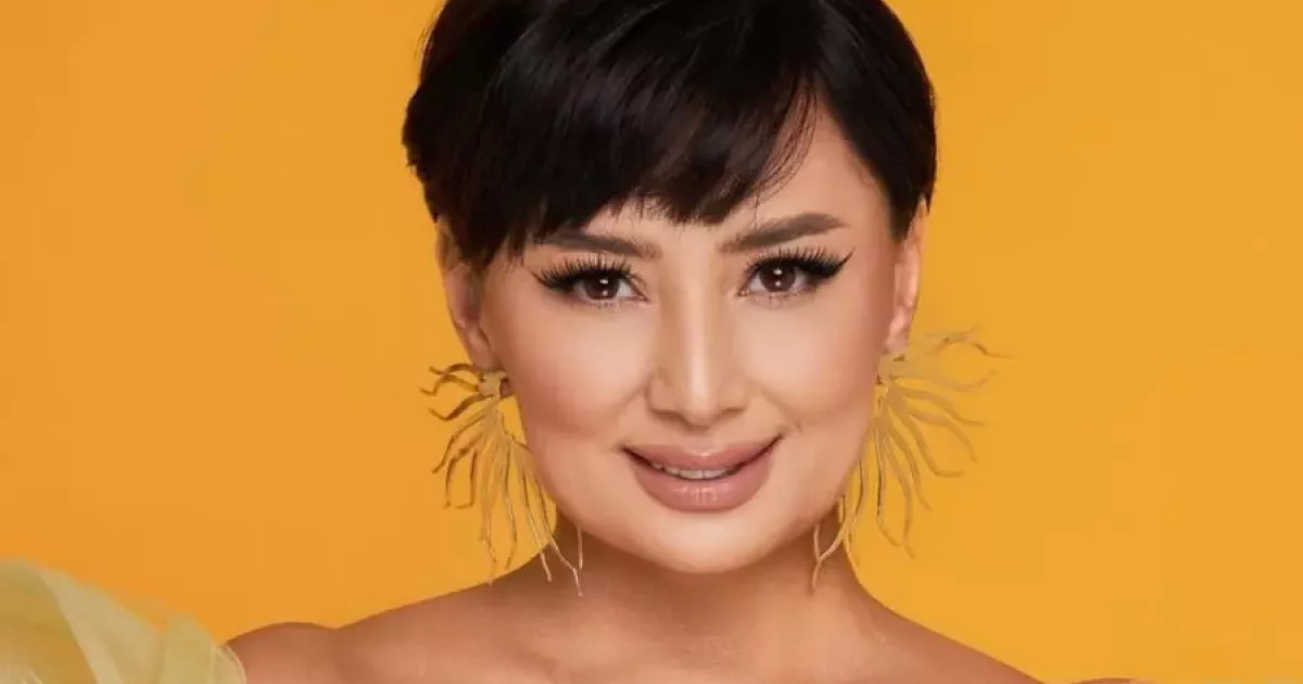 Әнші Мәдина Сәдуақасова ән айтып жатқанда күтпеген жағдай болды (видео)