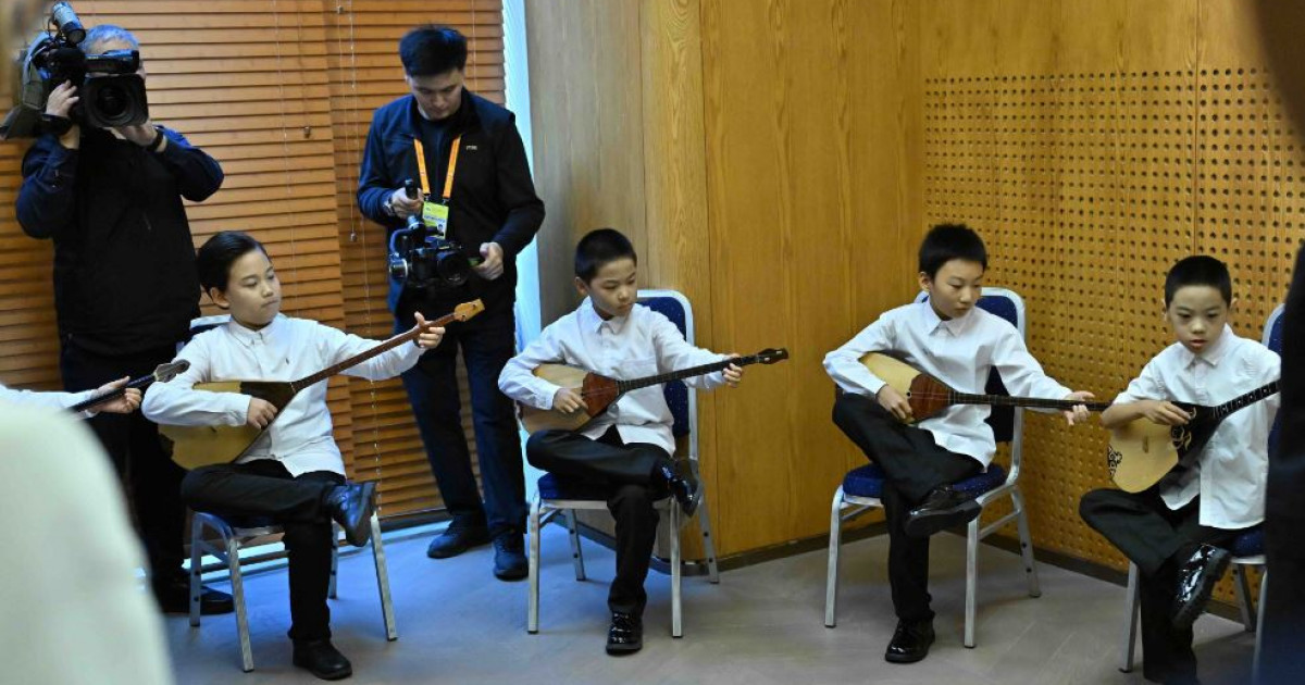 Өнер-білім, бар жұрттар...