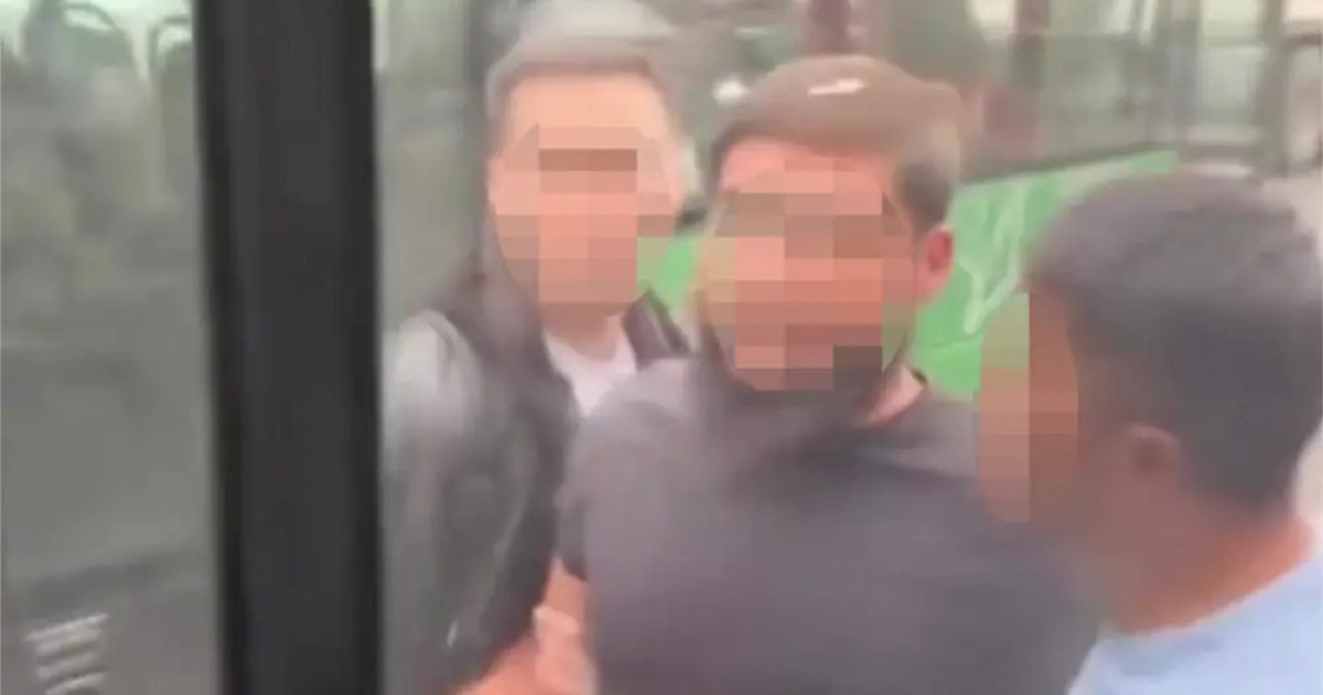 «Пышақ шығарып, қоқан-лоқы көрсеткен»: алматылық ер адам автобус жүргізушісіне шабуыл жасаған (ВИДЕО)