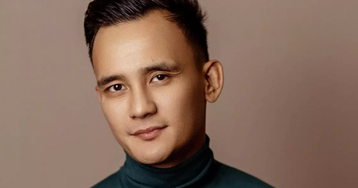 «Роза Рымбаева – аңыз адам. Сын айтудың қажеті жоқ»: Әли Оқапов 50 жылдан бері анасына тең келетін әнші шықпағанын айтты