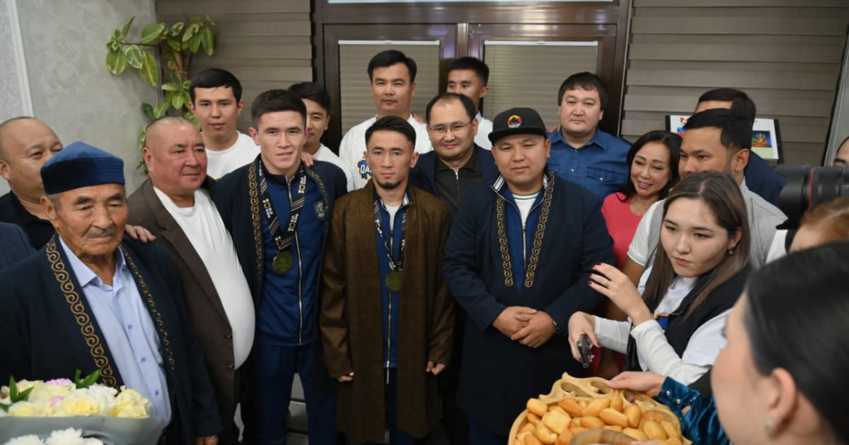 Шымкентте әлем чемпионы ағайынды Сабырхандарға ерекше құрмет көрсетті