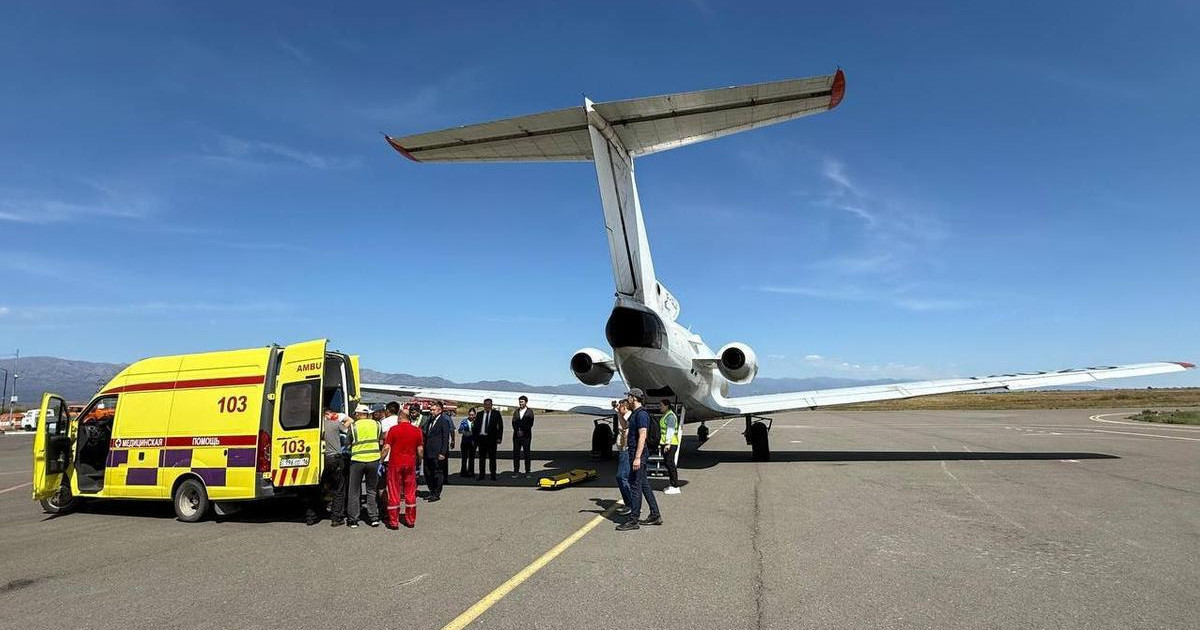 Үржардағы жол апаты: тікұшақпен Астанаға жеткізілген екі бала ауруханадан шықты