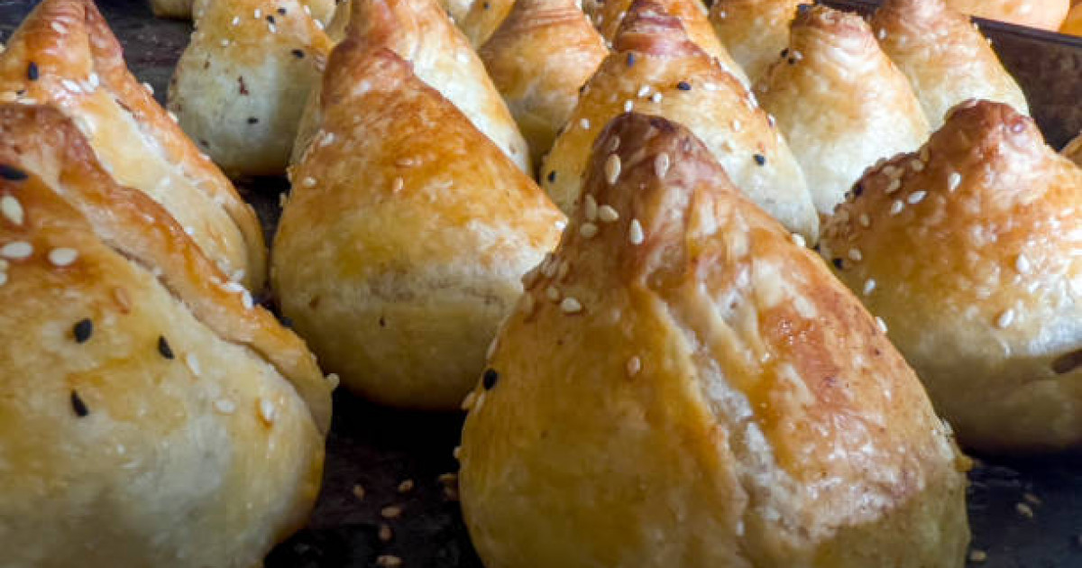 Жетісудағы мектеп асханасы: самсаның ішінен құрт шықты