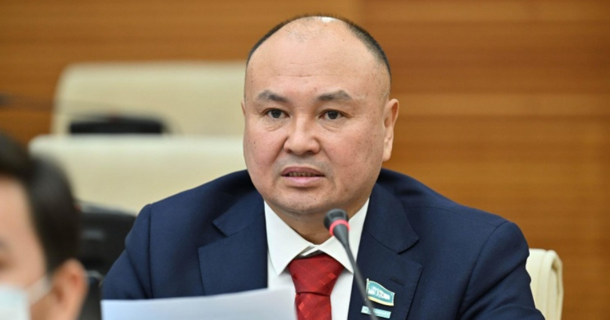 «Жүргізуші куәлігін 250 мыңға алып беретіндер көбейген»: депутат жол қауіпсіздігі мәселесін көтерді